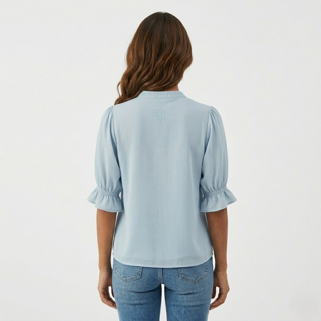 Blouse bleue à broderie